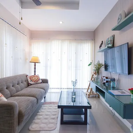 Entire 3Br 2 Store House At Saturday Night Market